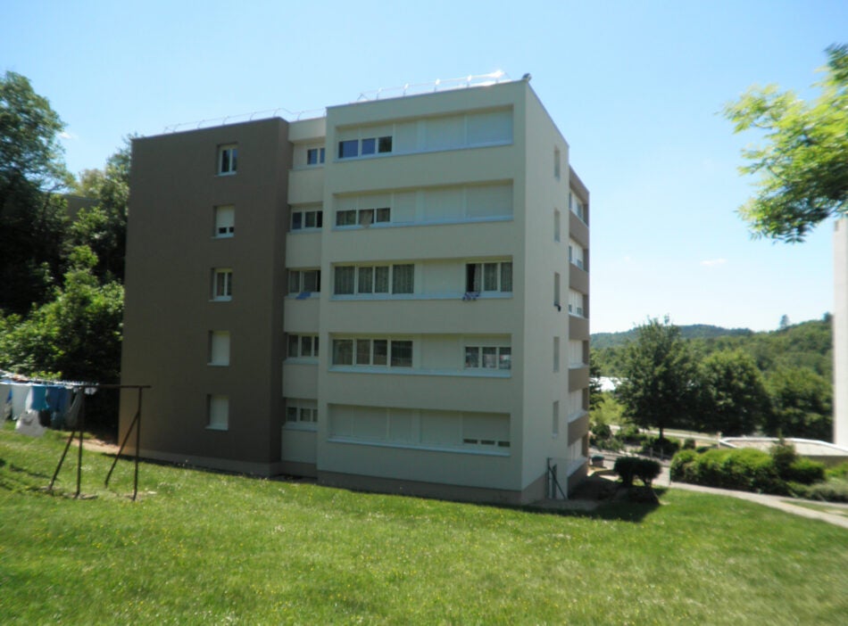 Appartement Place de la Mairie à Arbent