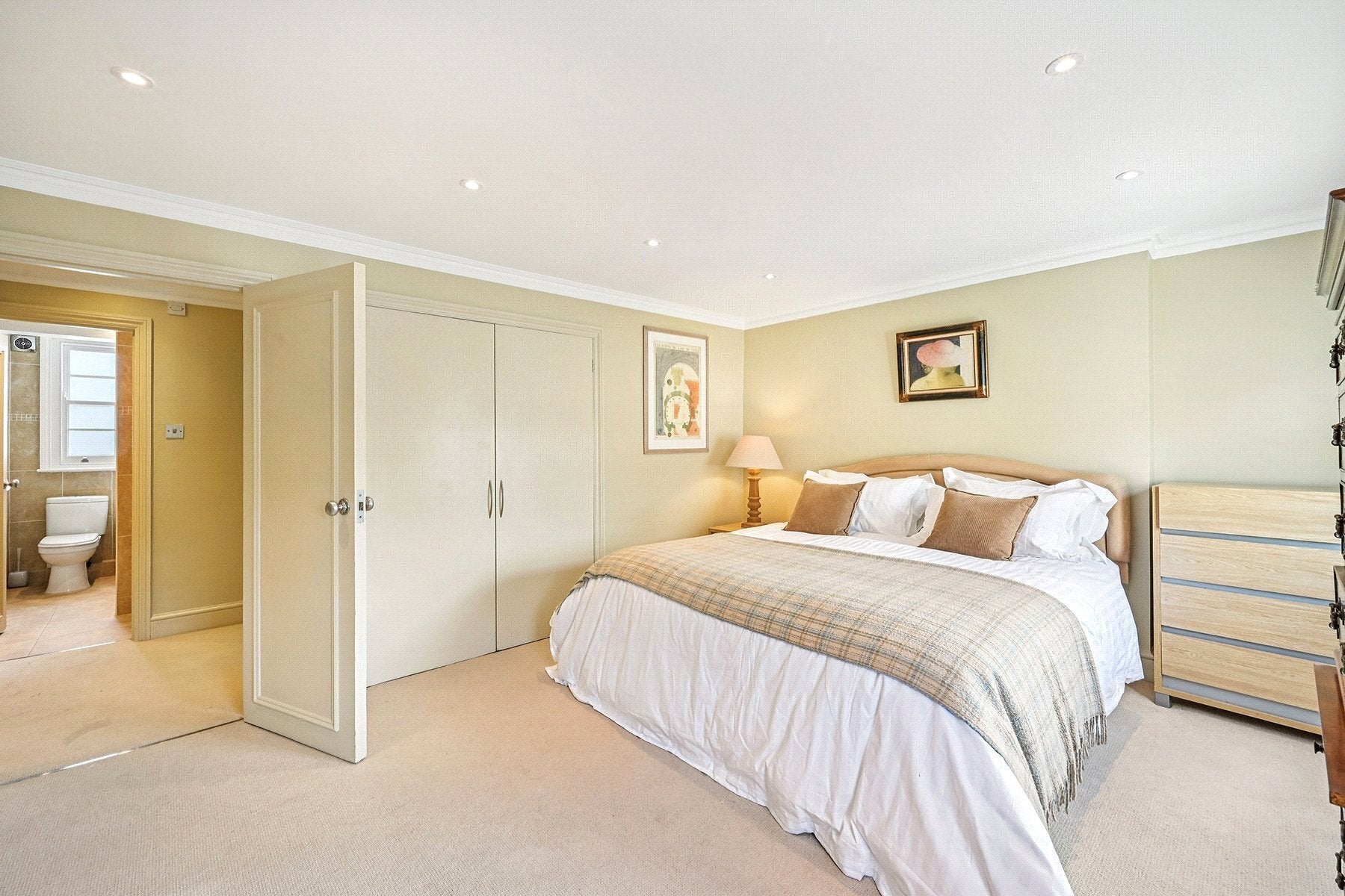 Flat Ebury Street in City of Westminster