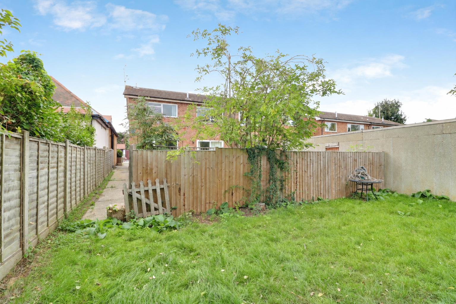 Flat Bellhouse Lane in Southend-on-Sea