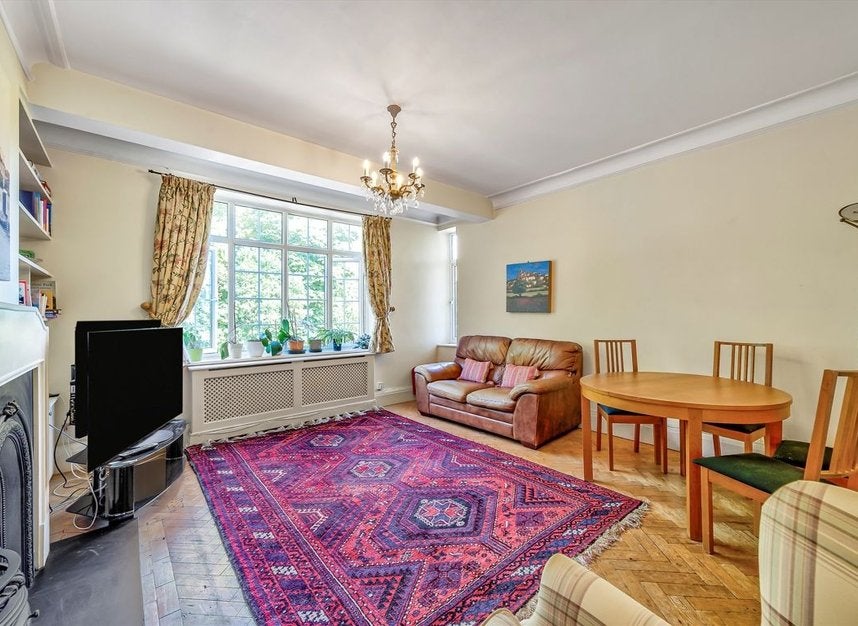 Flat Muswell Hill Road in Greater London