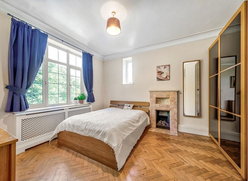 Flat Muswell Hill Road in Greater London