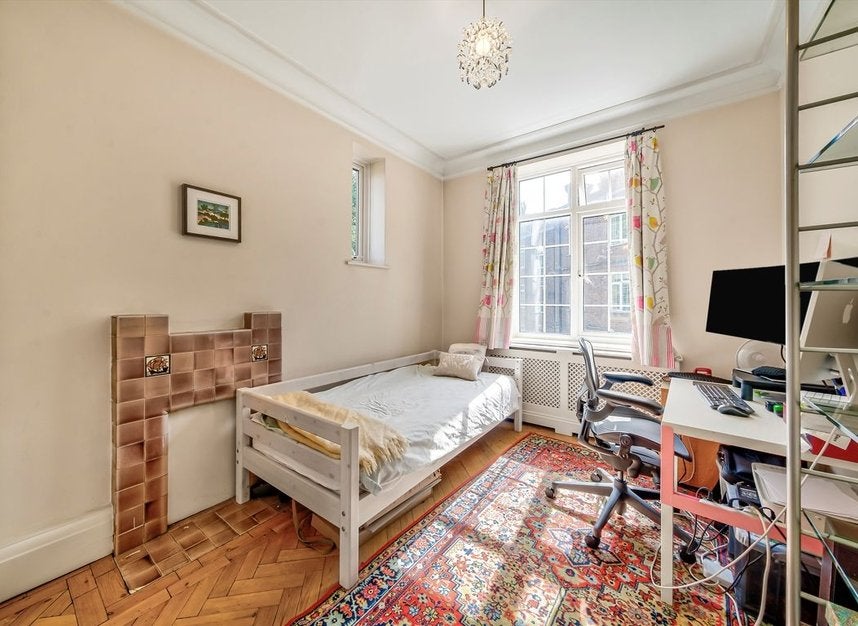 Flat Muswell Hill Road in Greater London