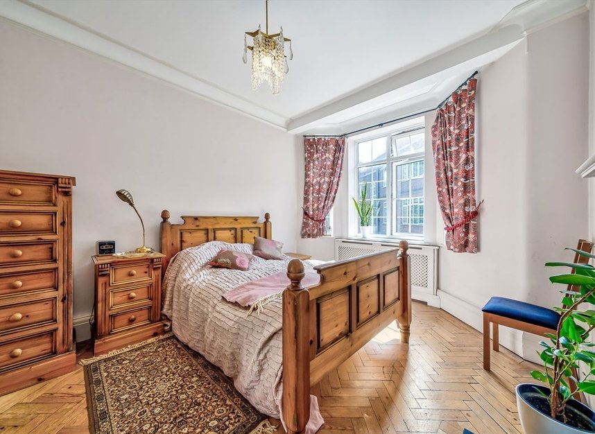 Flat Muswell Hill Road in Greater London