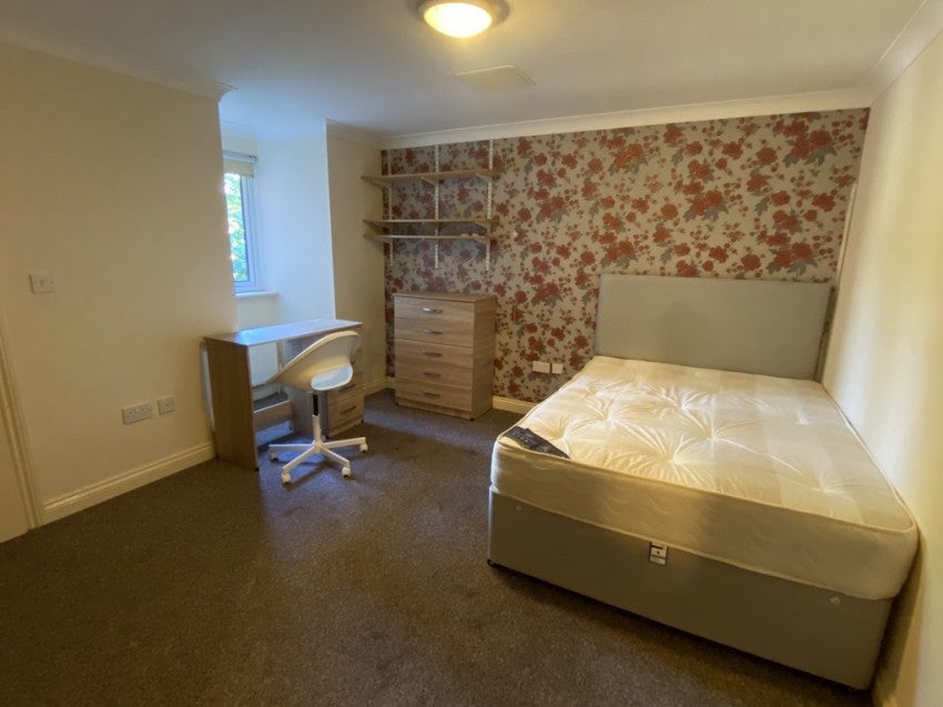 Flat Portswood Road in Southampton