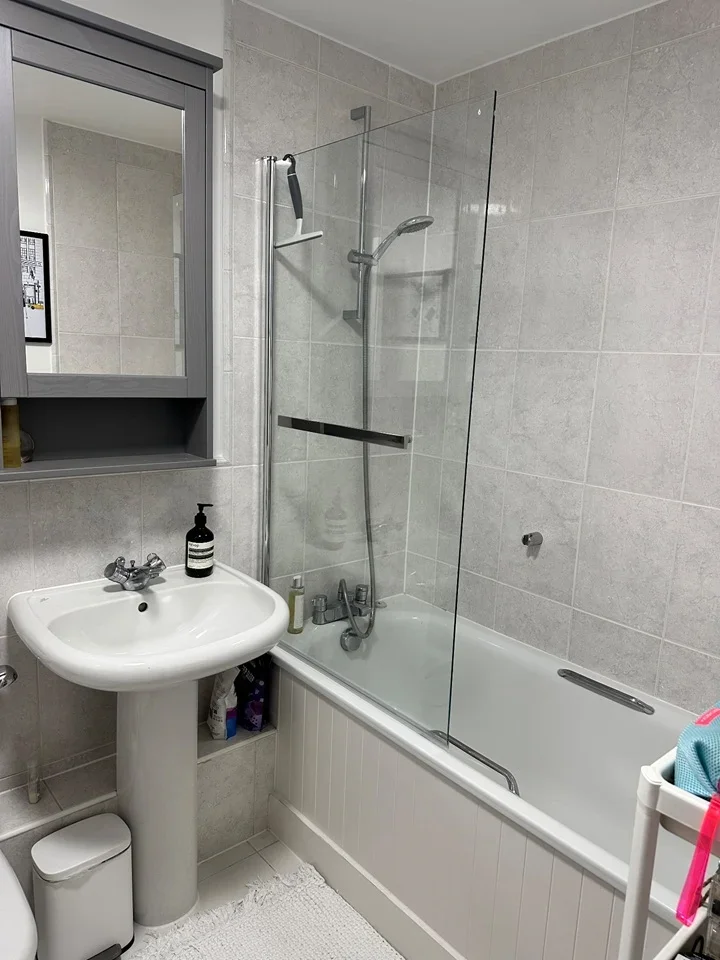 Flat Bridgefoot in Greater London