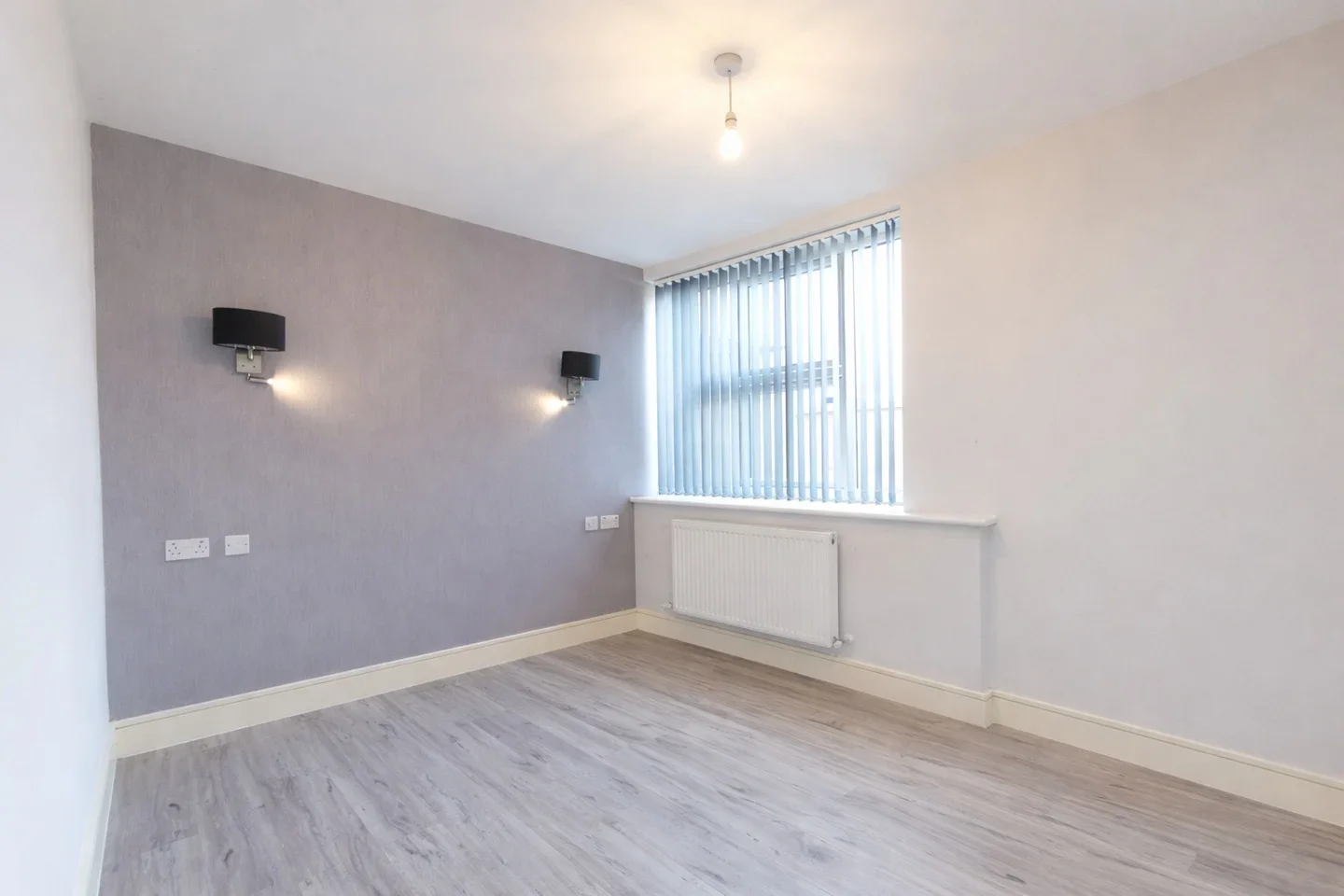 Flat Henry Road in Greater London
