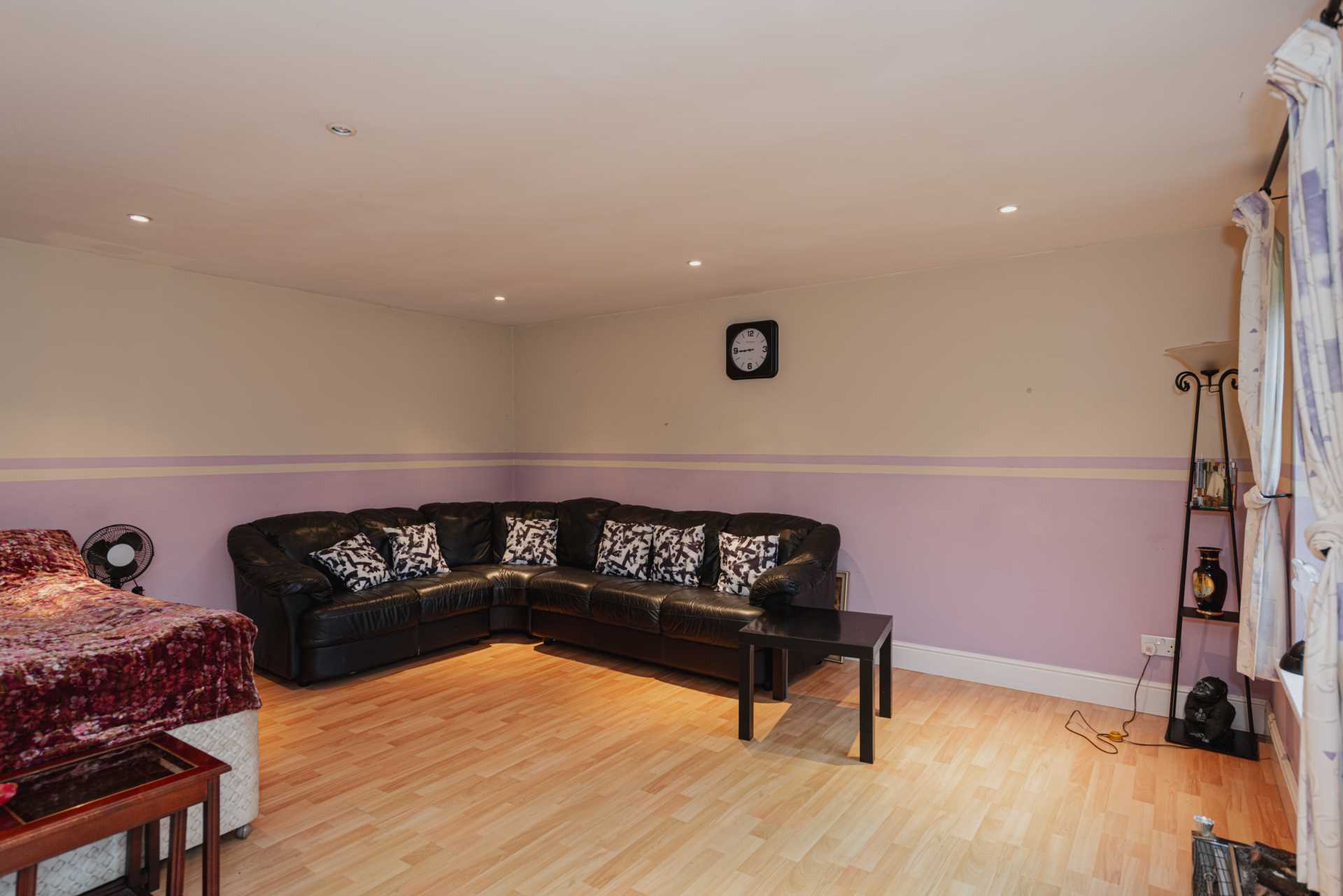 Room Reigate Road in Epsom and Ewell
