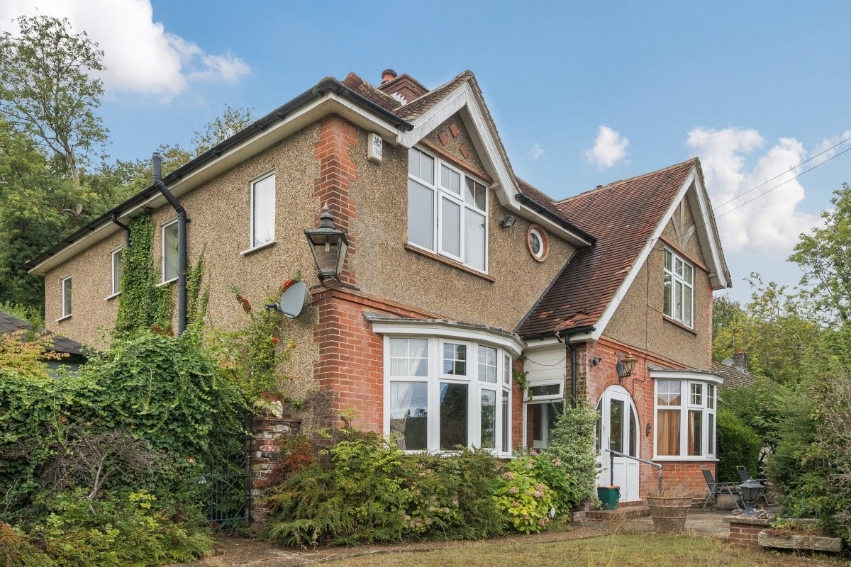 House Markville Gardens in Caterham Valley