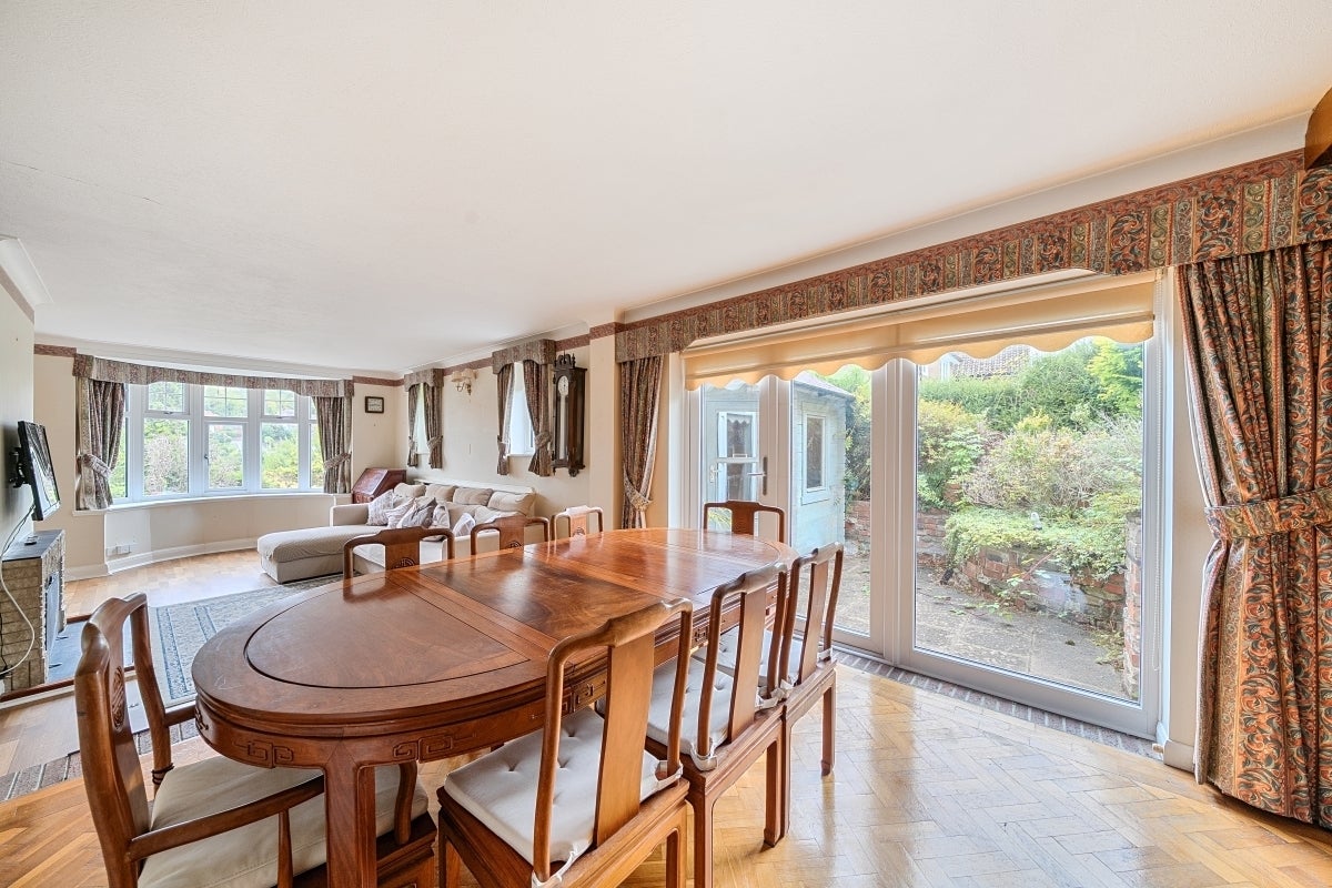 House Markville Gardens in Caterham Valley