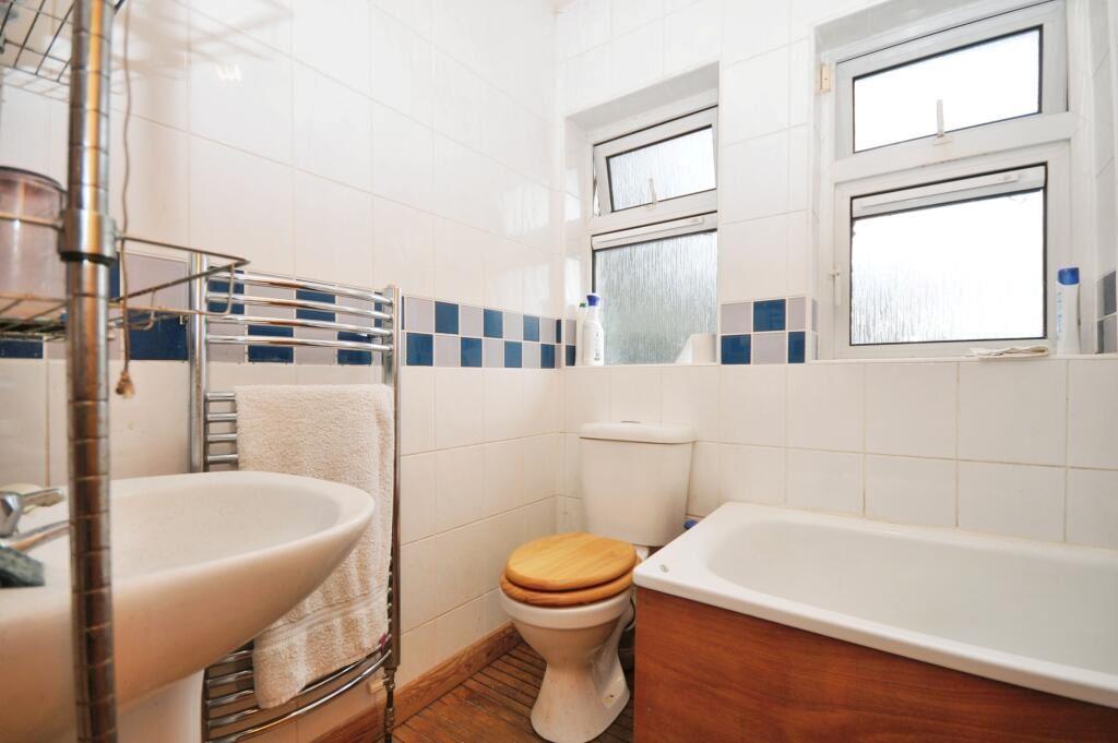 Flat Slades Drive in Greater London