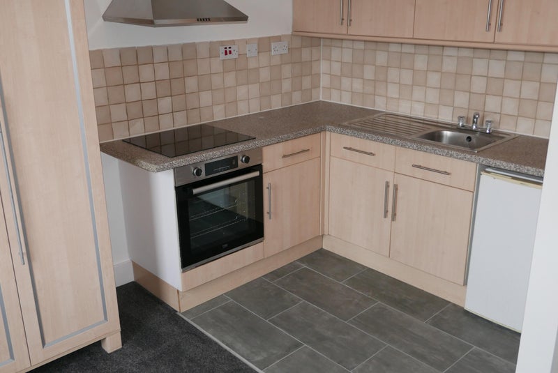 Room Sandhurst Road in Greater London