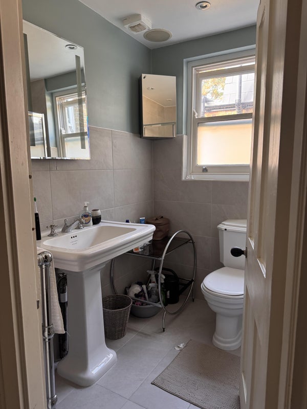 Room Percy Road in Greater London