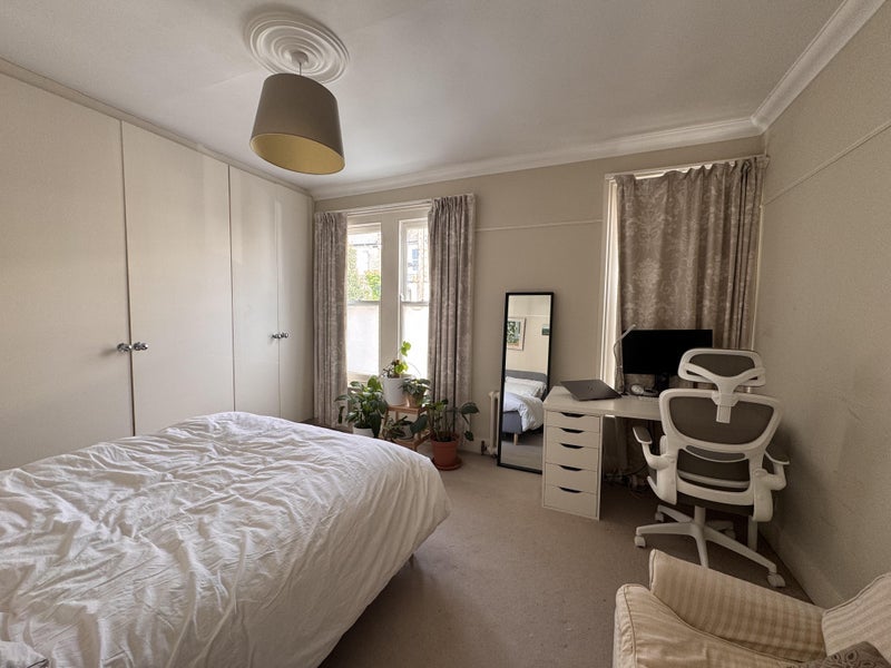 Room Percy Road in Greater London