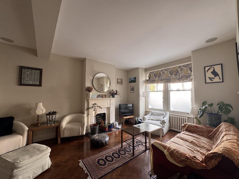 Room Percy Road in Greater London