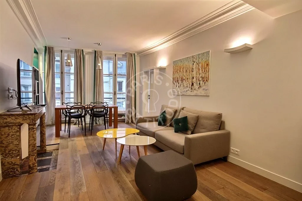 Flat Rue Saint-Roch in Paris