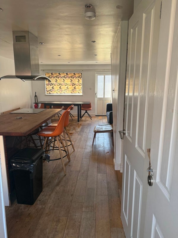 Room Ann Moss Way in Greater London