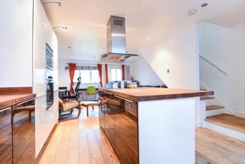 House Ann Moss Way in Greater London