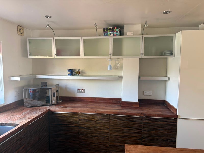 Room Ann Moss Way in Greater London