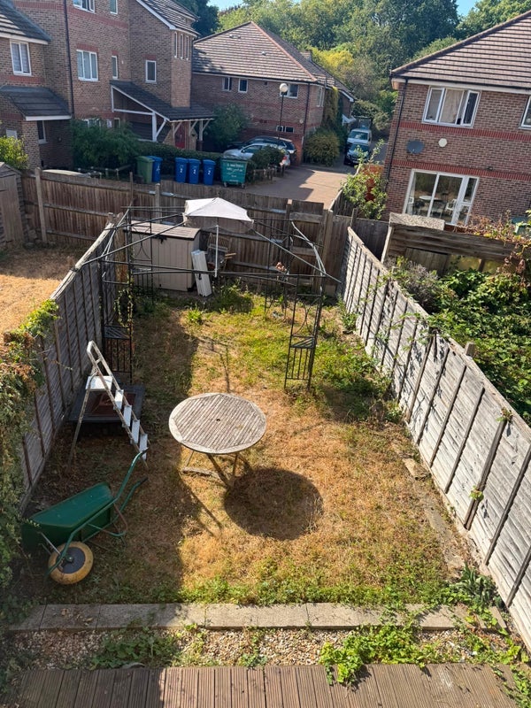 Room Ann Moss Way in Greater London