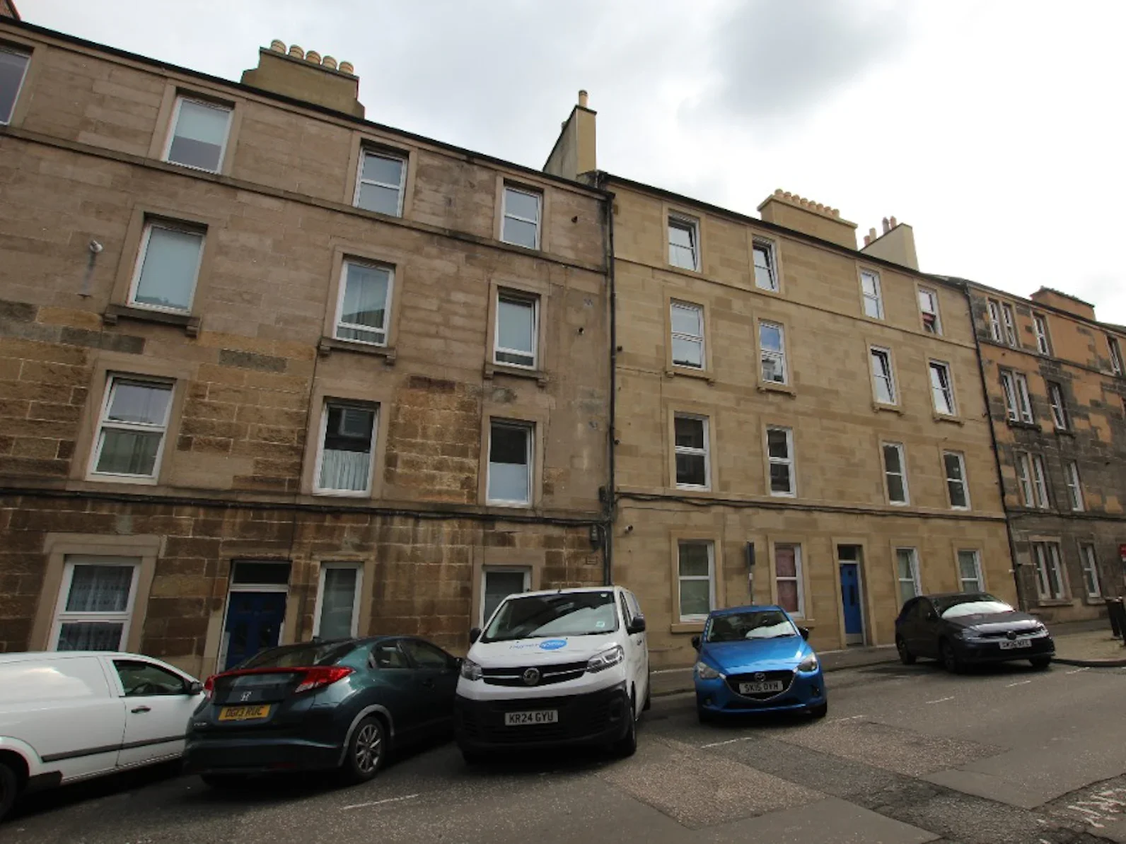 Flat Murdoch Terrace in City of Edinburgh