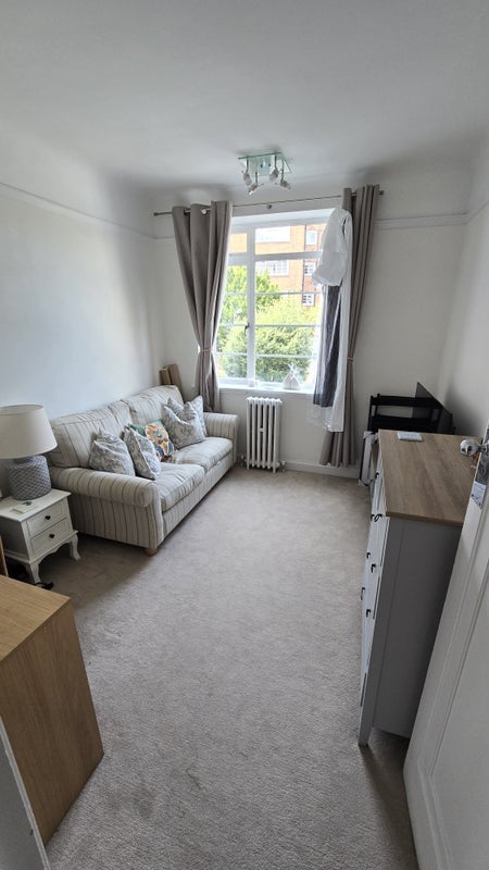 Room Draxmont in Greater London