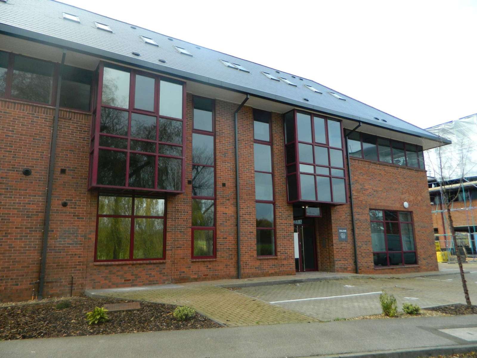 Flat Challenge Court in Mole Valley
