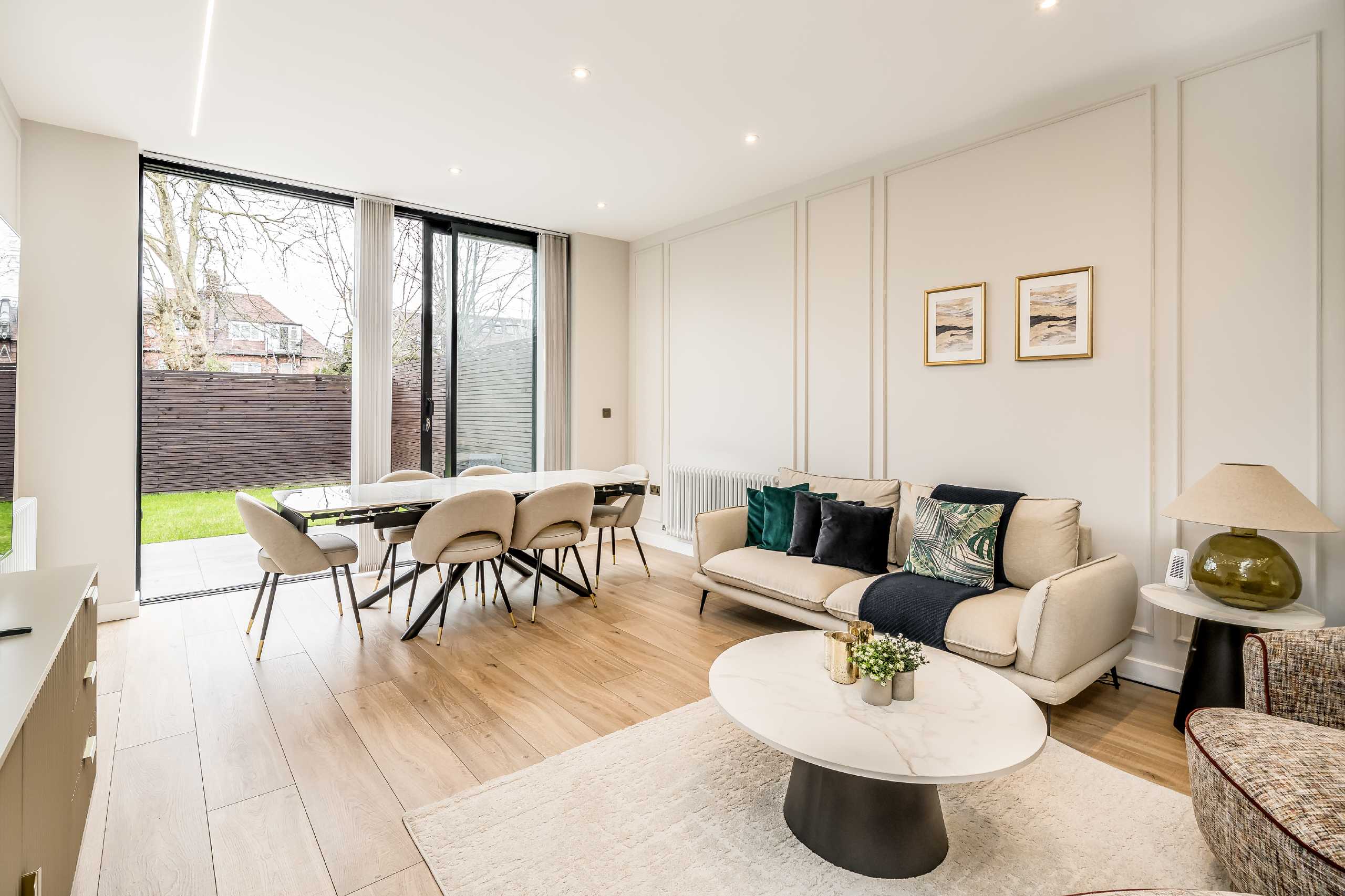 Flat The Ridgeway in Greater London