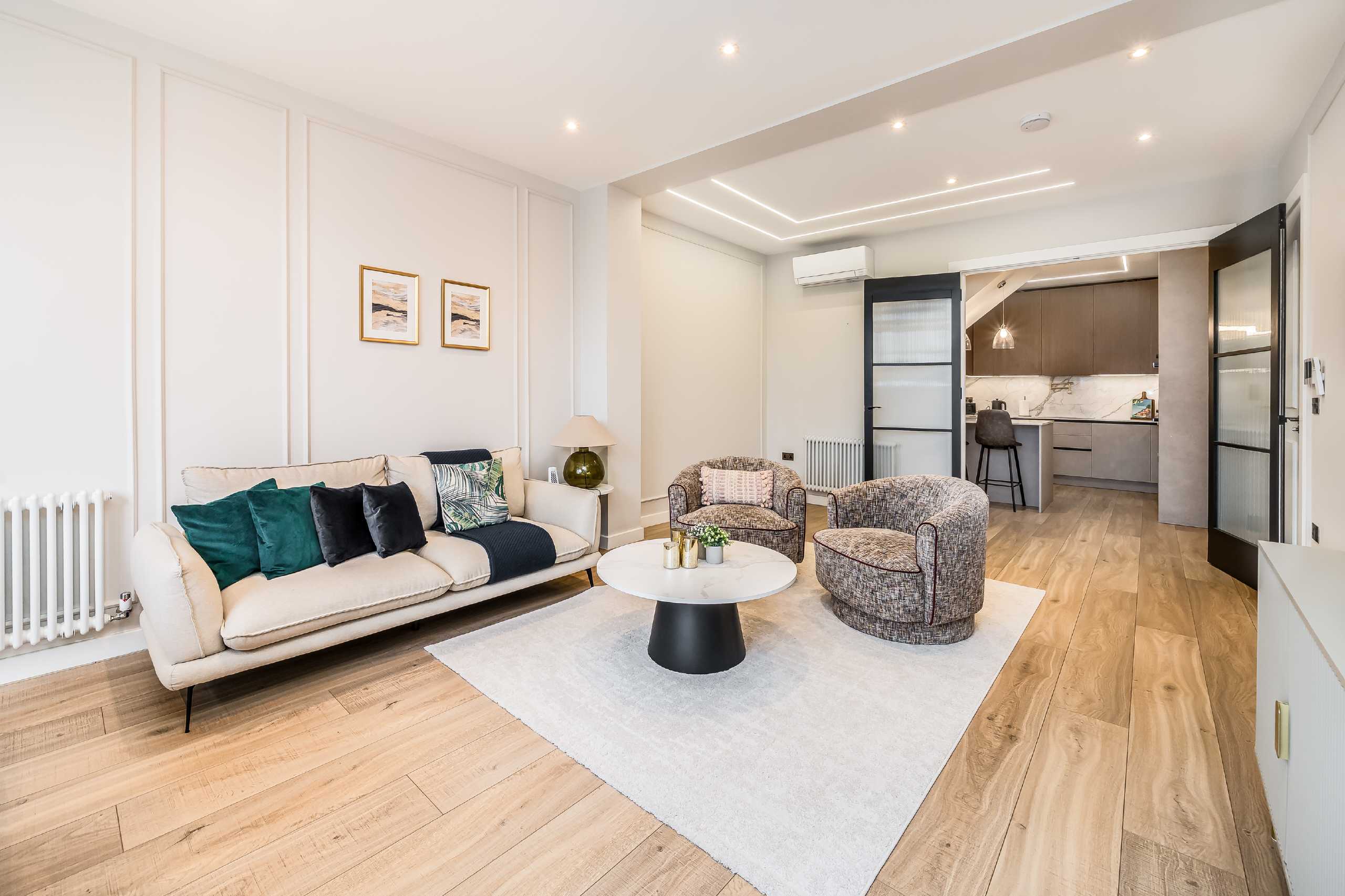 Flat The Ridgeway in Greater London