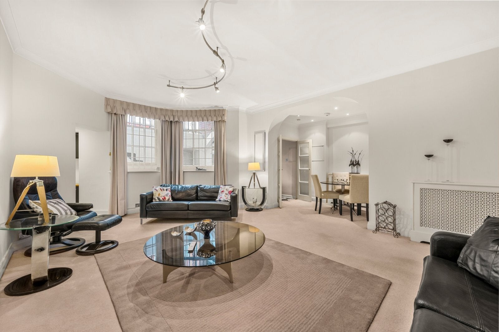 Flat Pont Street in Greater London