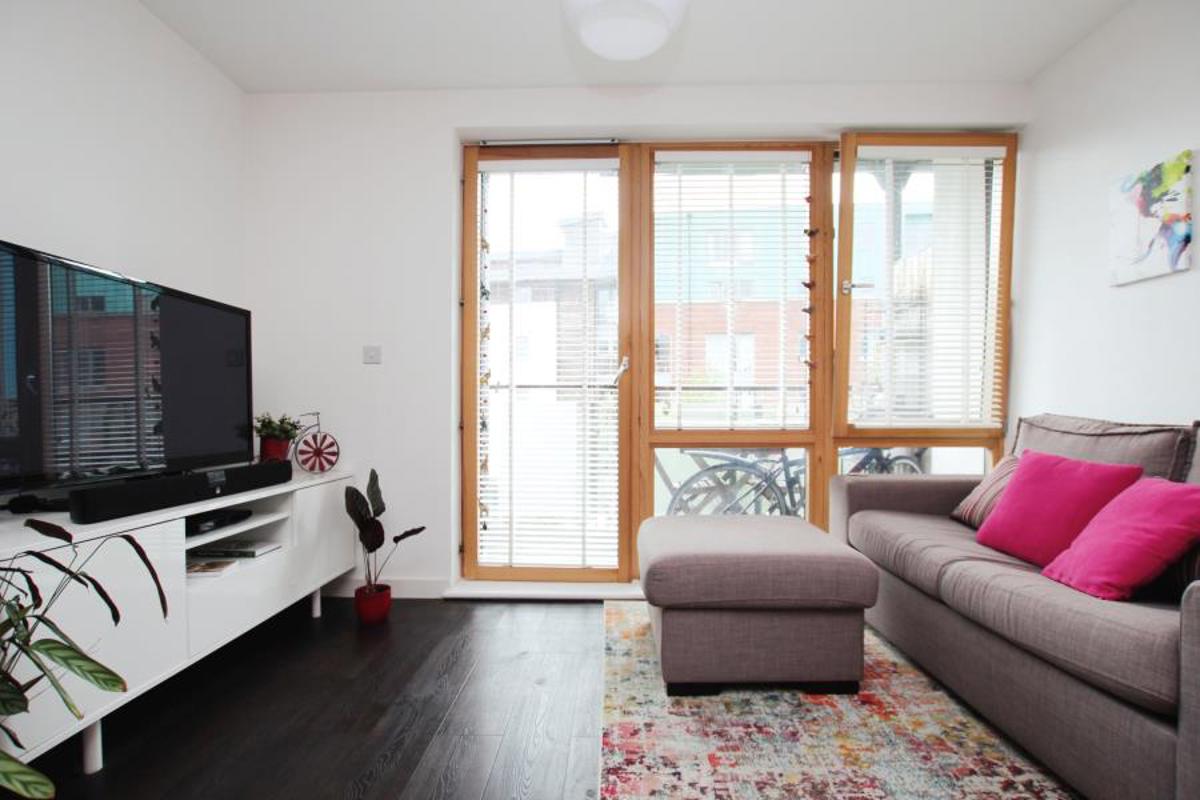 Flat Sweetman Place in Bristol