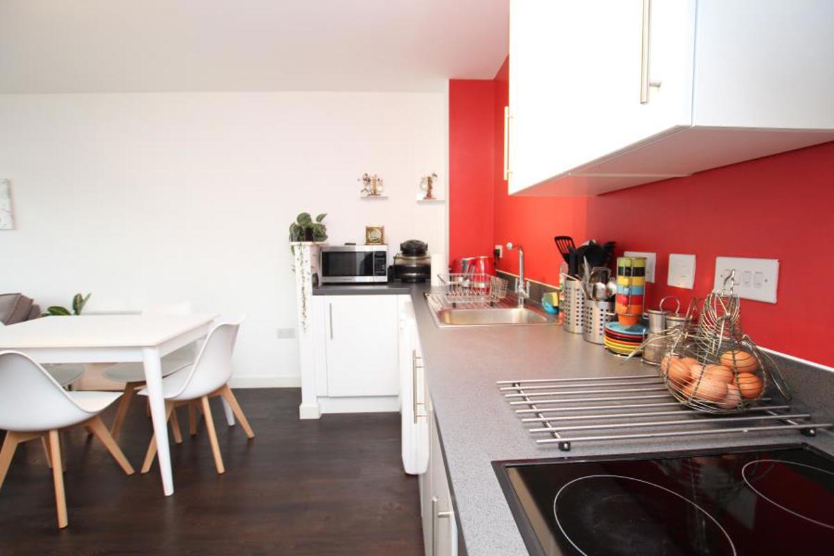 Flat Sweetman Place in Bristol