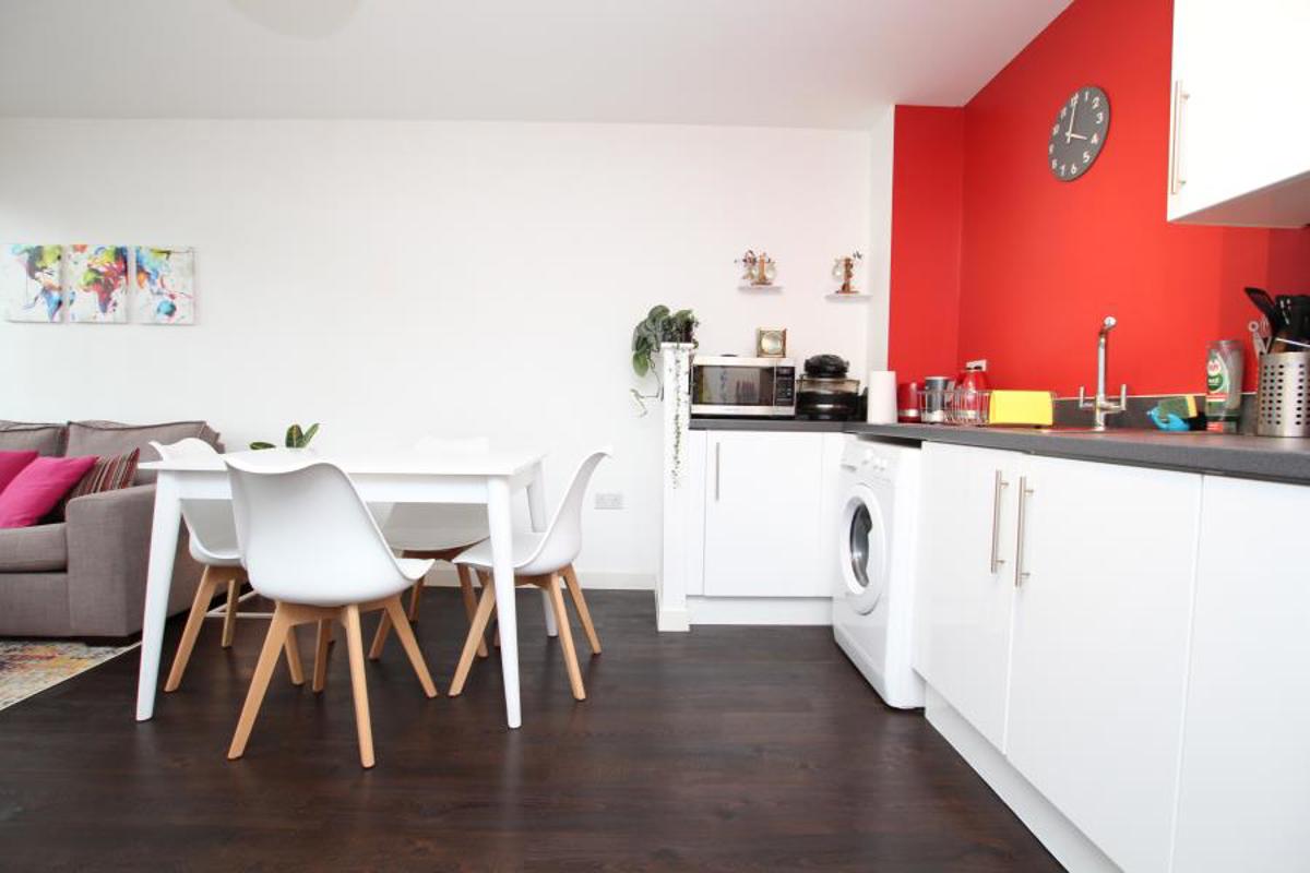 Flat Sweetman Place in Bristol