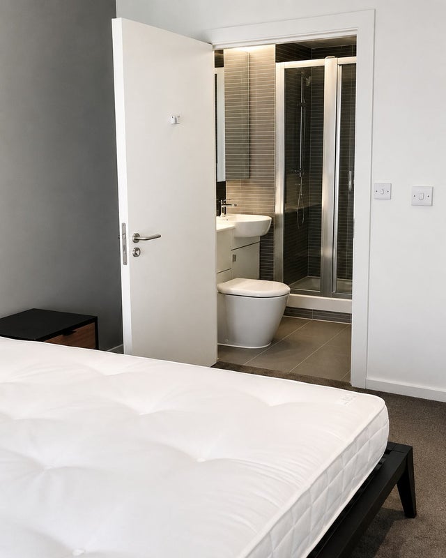 Room Elis Way in Greater London