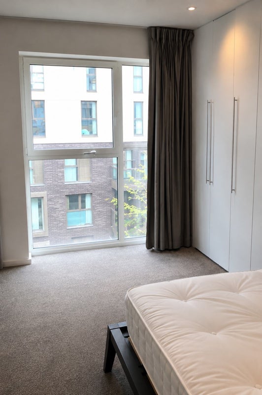 Room Elis Way in Greater London
