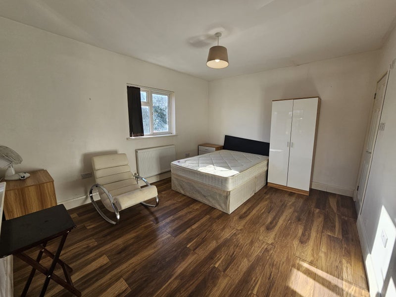 Room Gordon Road in Maidenhead