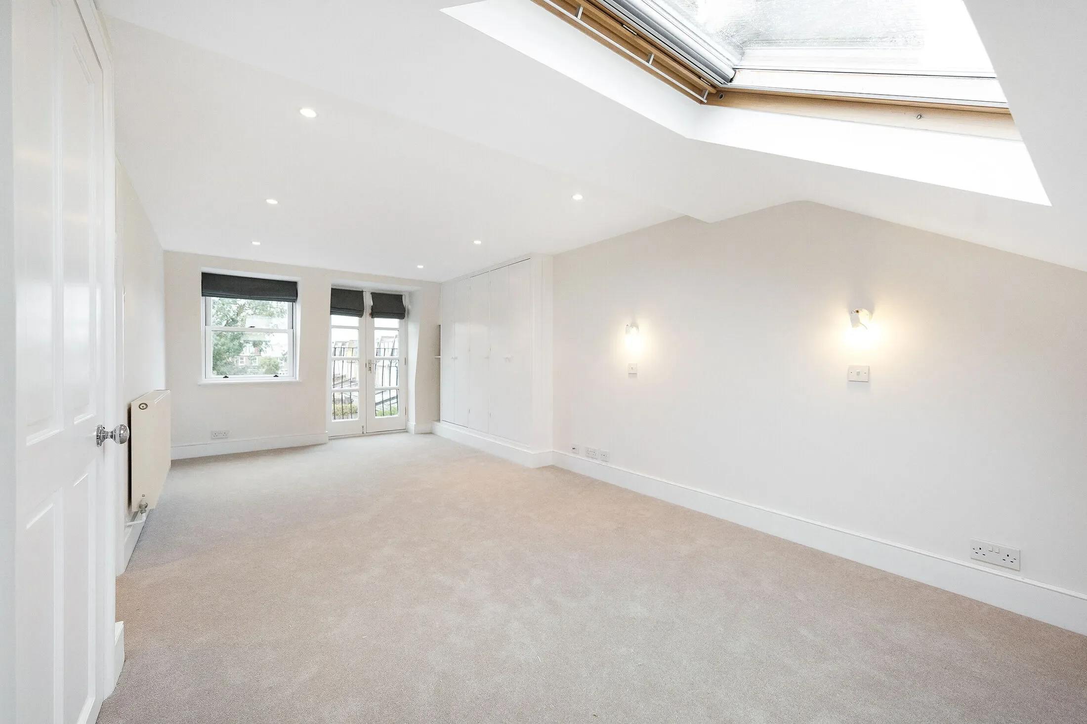 House Lavenham Road in Greater London