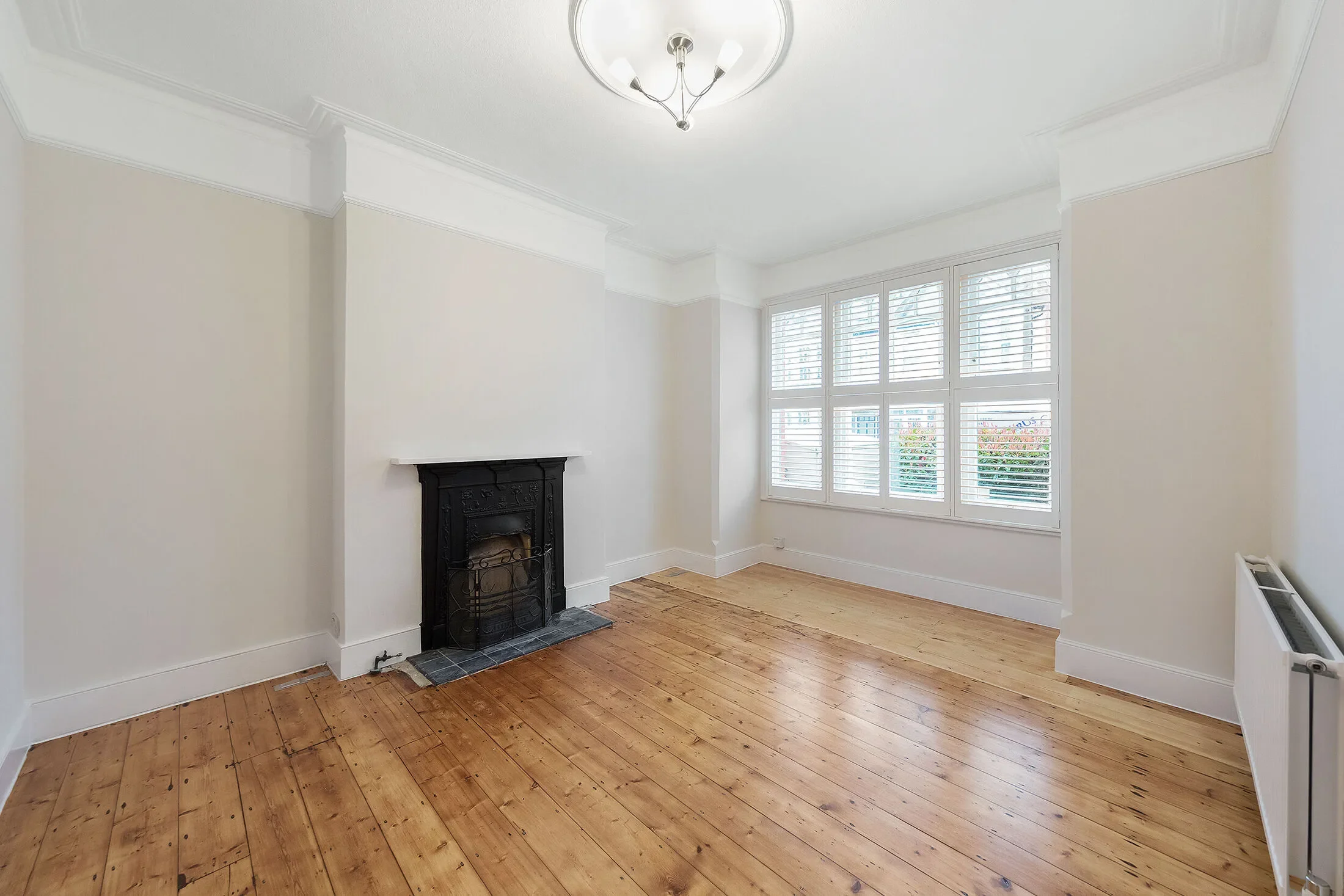 House Lavenham Road in Greater London