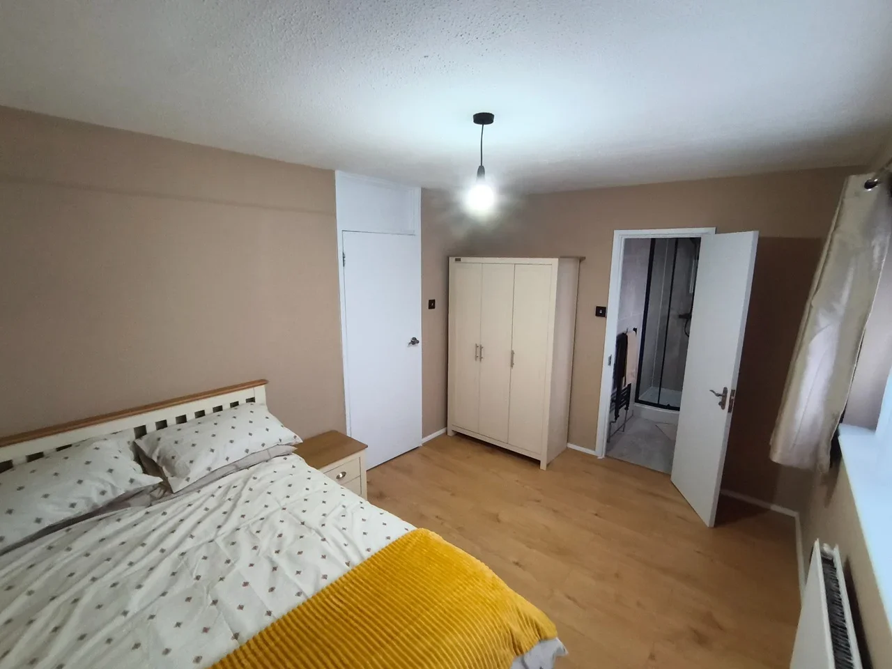 Room Bexley Road in Greater London