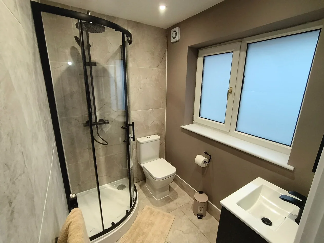 Room Bexley Road in Greater London