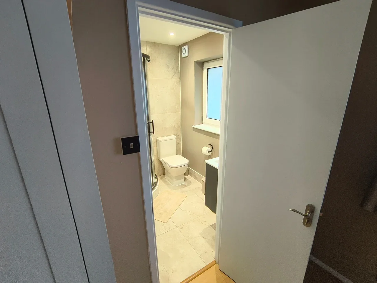 Room Bexley Road in Greater London