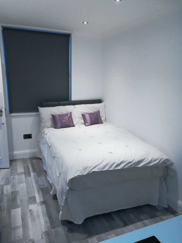Room Court Close in Holyport
