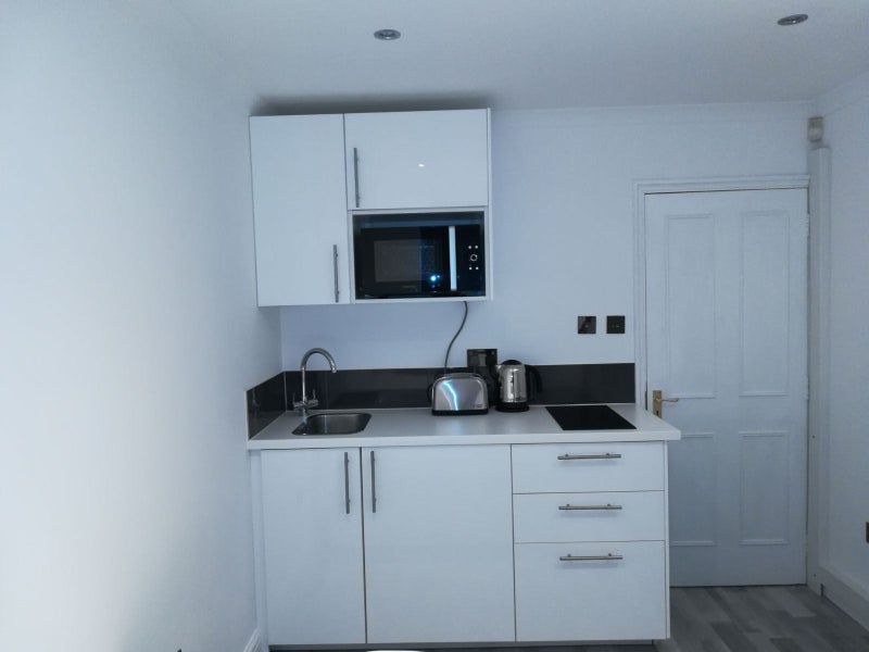 Room Court Close in Holyport
