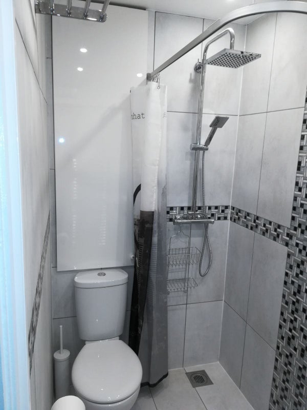 Room Court Close in Holyport