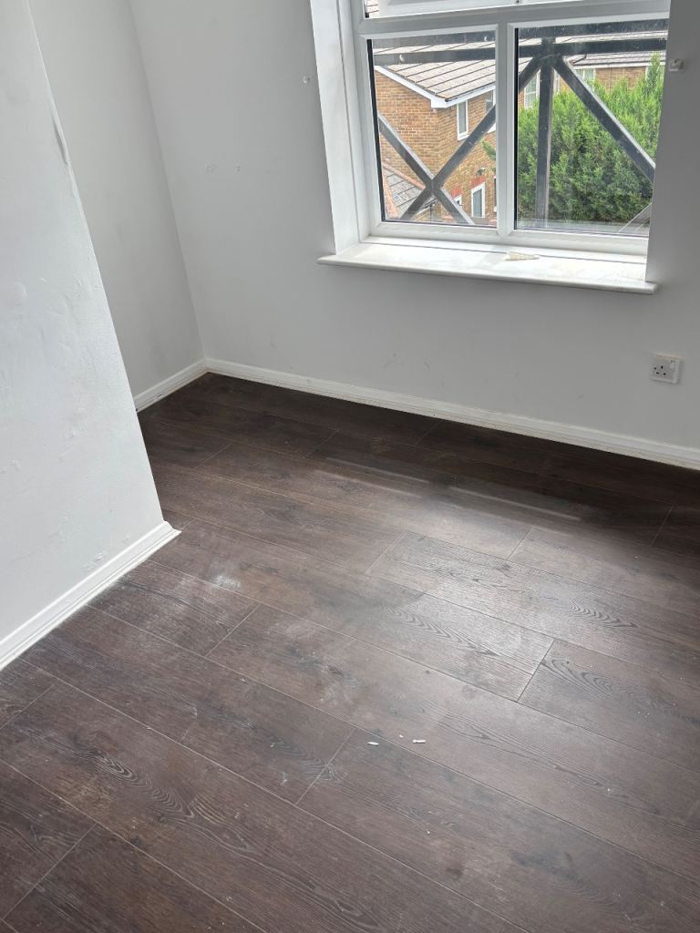 Flat Voyagers Close in Greater London