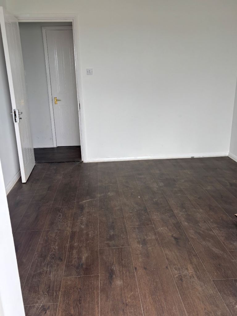 Flat Voyagers Close in Greater London