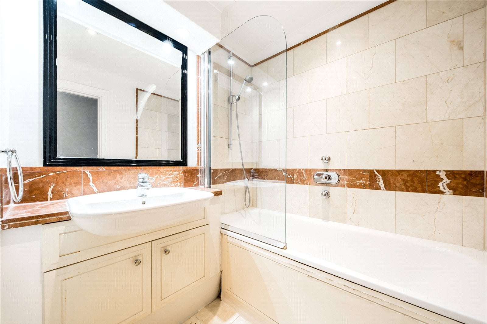 Flat Keble Place in Greater London