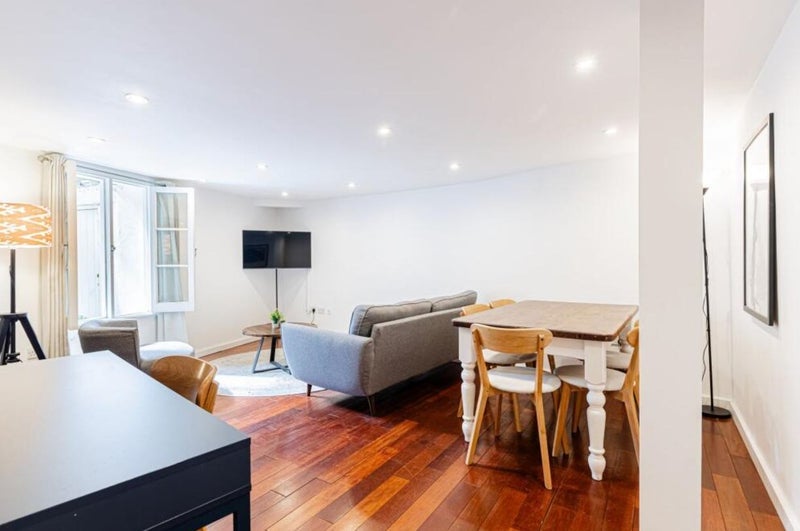 Room Amwell Street in Greater London