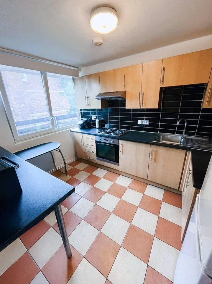 Room Stewarts Road in Greater London