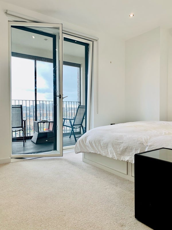 Room Lock Side Way in Greater London