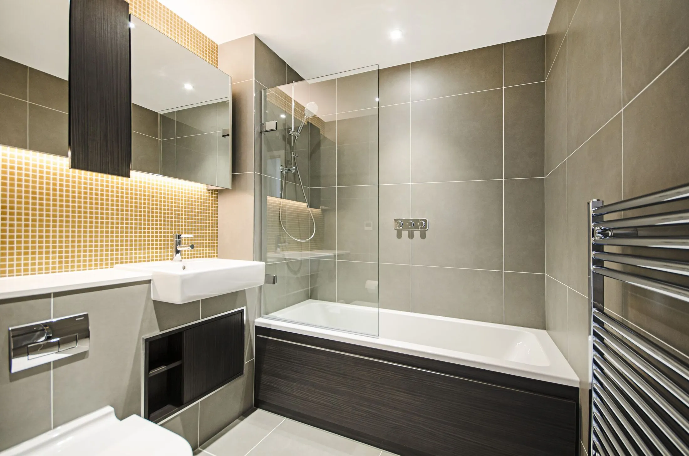 Flat Newnton Close in Greater London